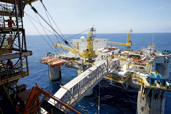 Offshore oil rig platform power generation